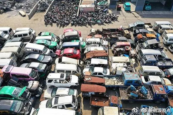 汽车坟场里报废网约车论斤卖