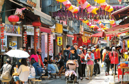 云南昆明：逛花街 品美食