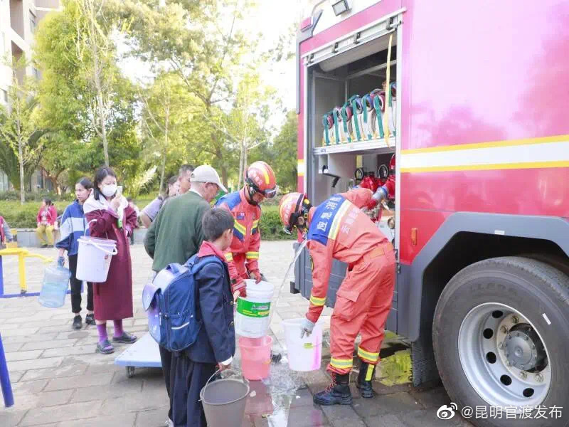 停水、停电惹人忧 官渡消防送水暖人心