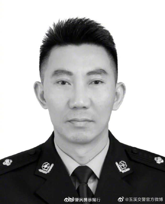 痛心！四川46岁民警勇斗持刀歹徒不幸牺牲