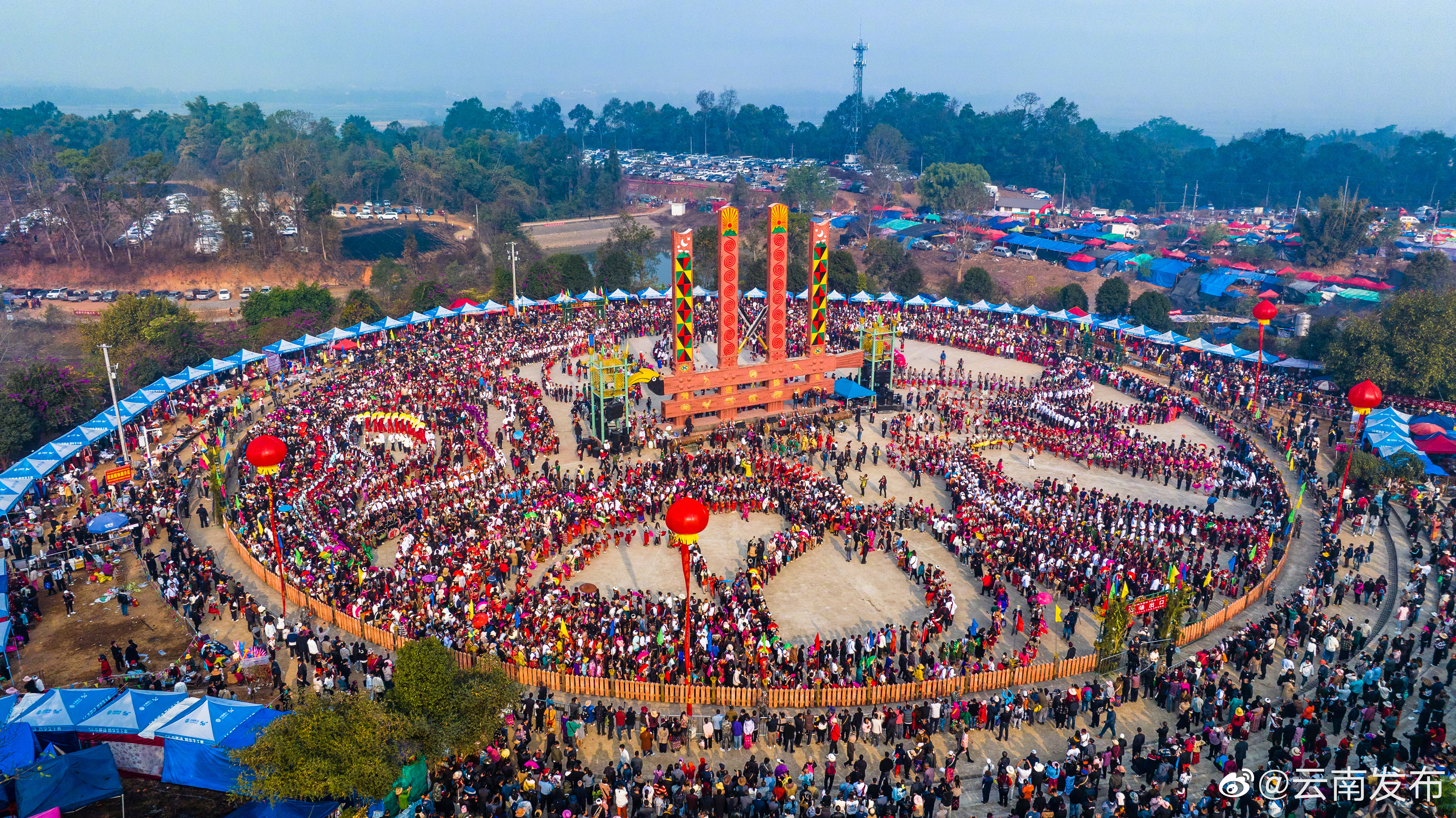 在德宏可以体验多姿多彩的少数民族风情