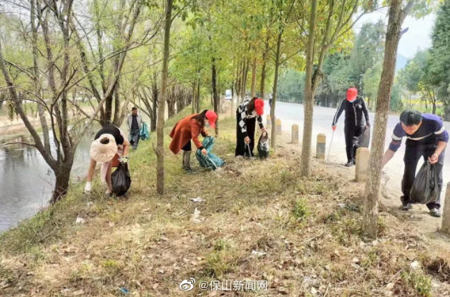昌宁综合行政执法志愿者保护“母亲河”做示范