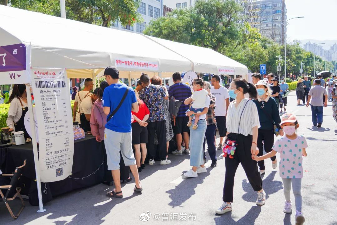 上头，今天我被凤凰花下的普洱咖啡“种草”了 
