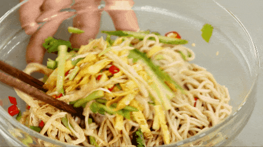 夏天吃面有助于散热