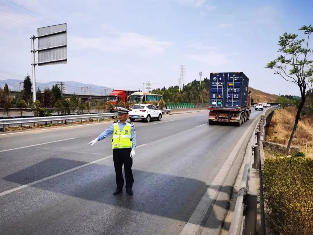 云南高速交警