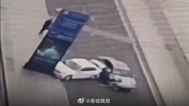 突发！一女子长水机场航站楼前取行李被撞，不幸身亡