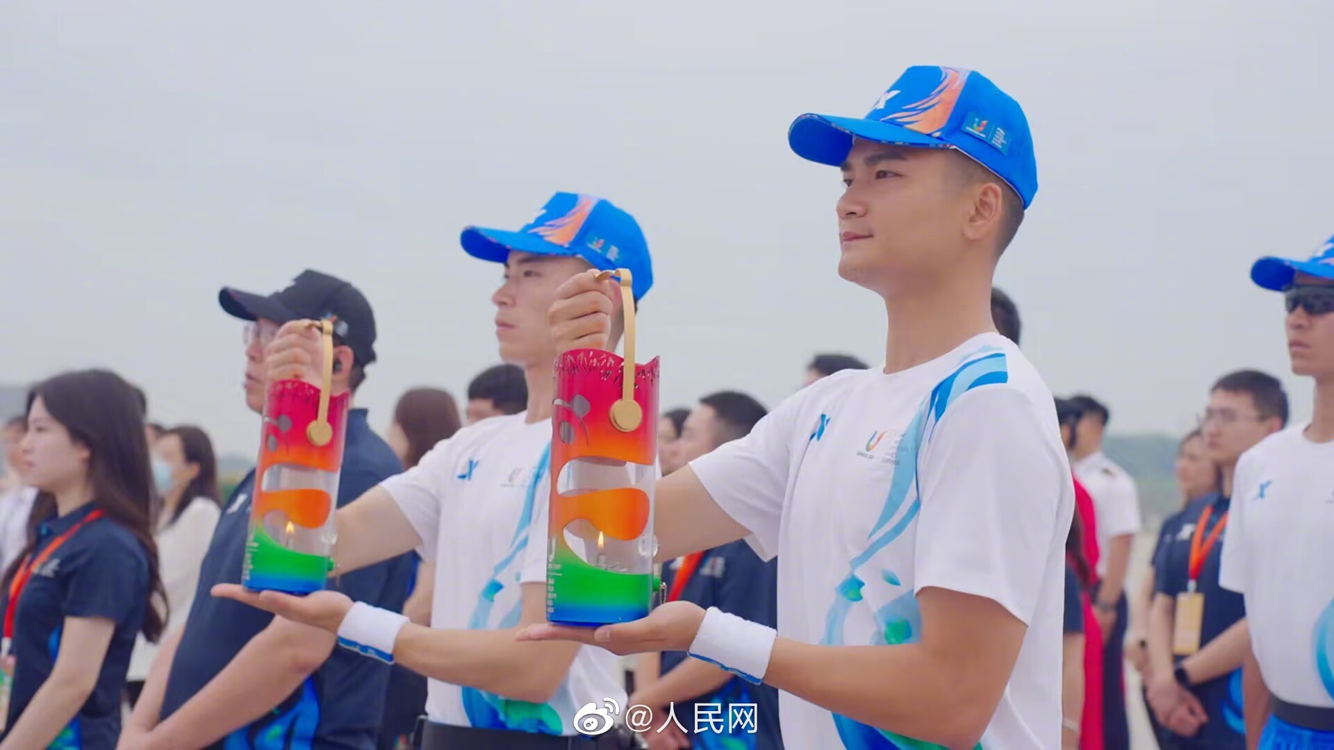 人民网