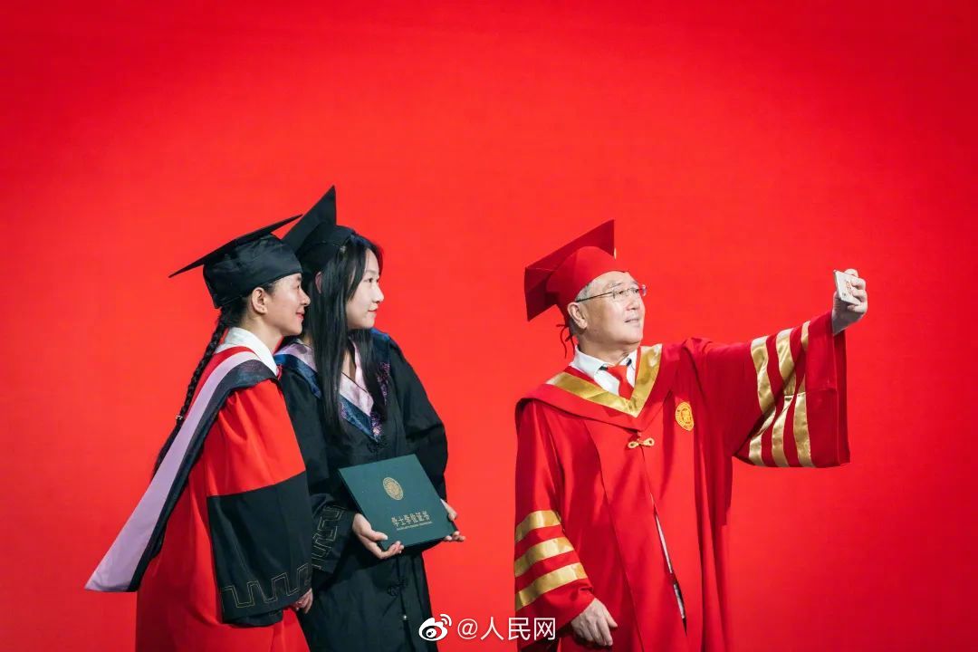人民网