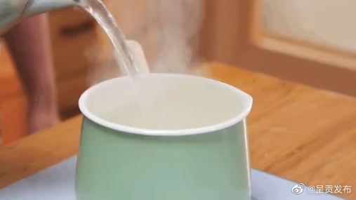 夏天别等渴了再喝水