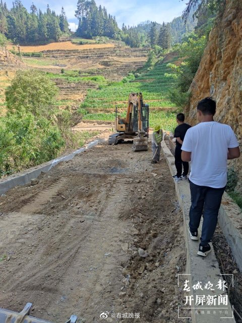 山水家园 甜蜜屏边 | 铺筑苗岭振兴“幸福路”