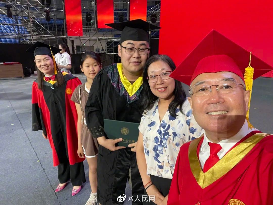 人民网