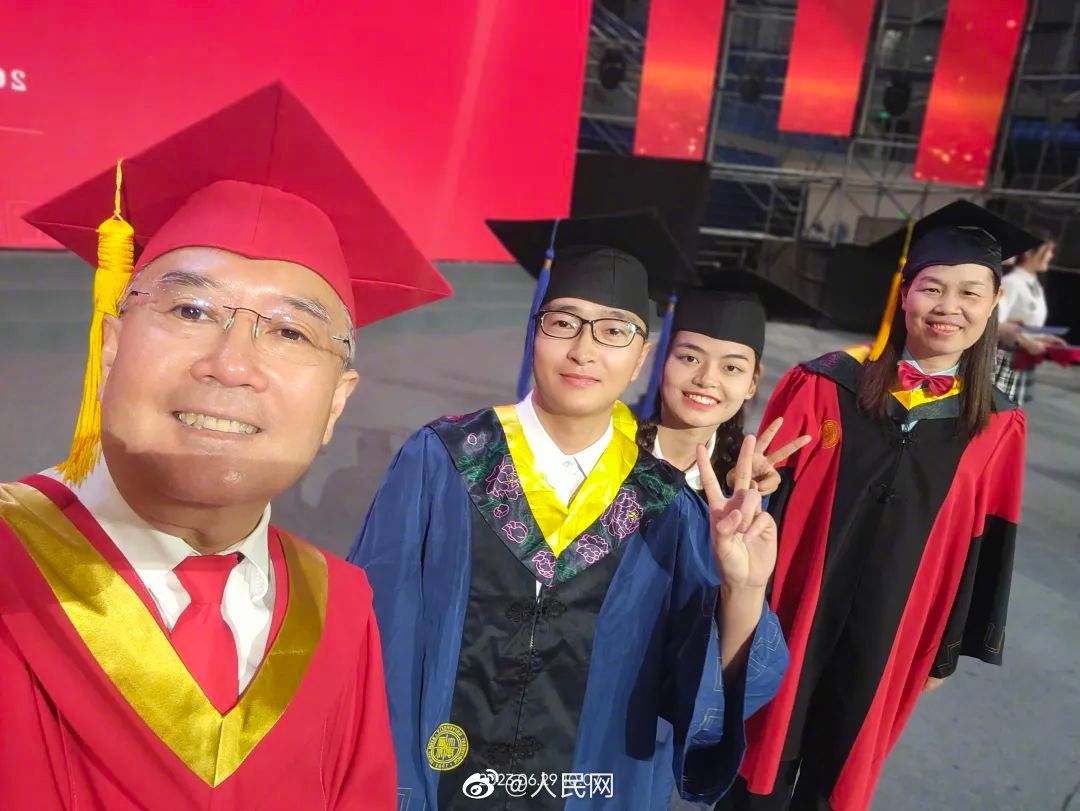 人民网