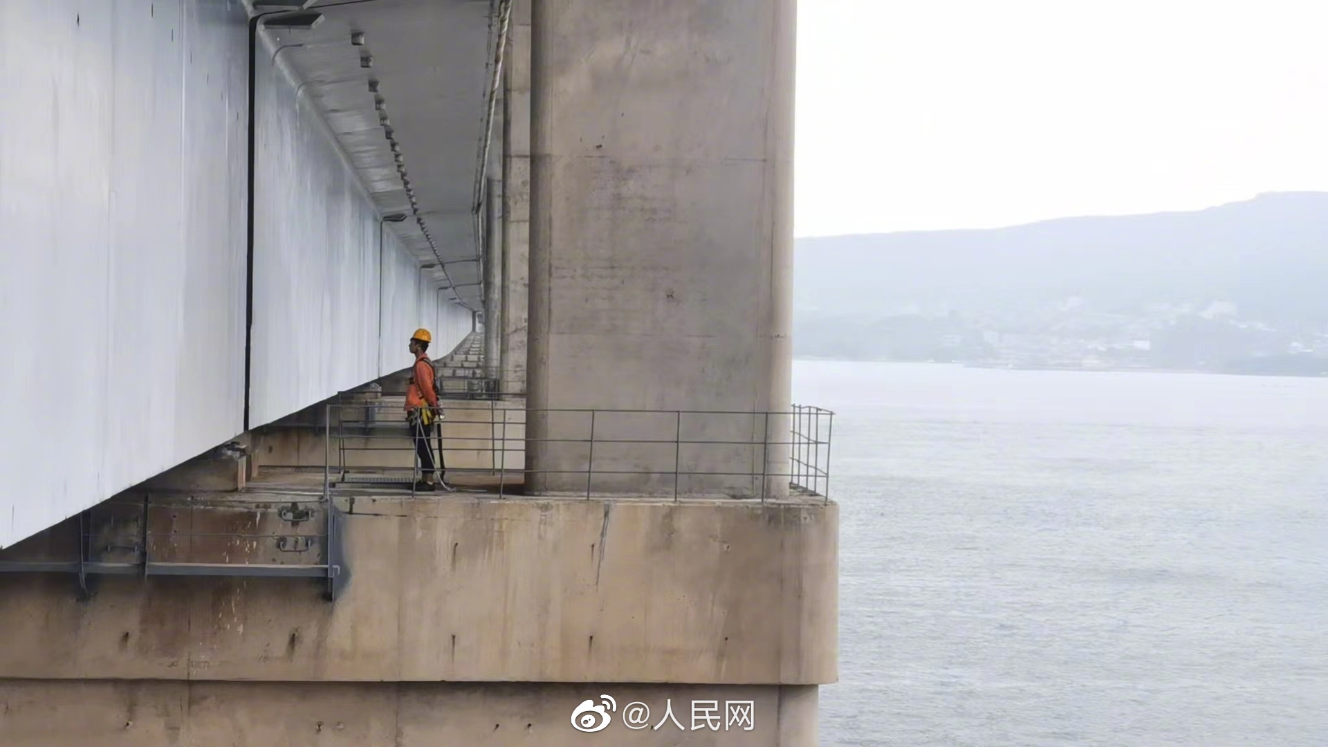 人民网