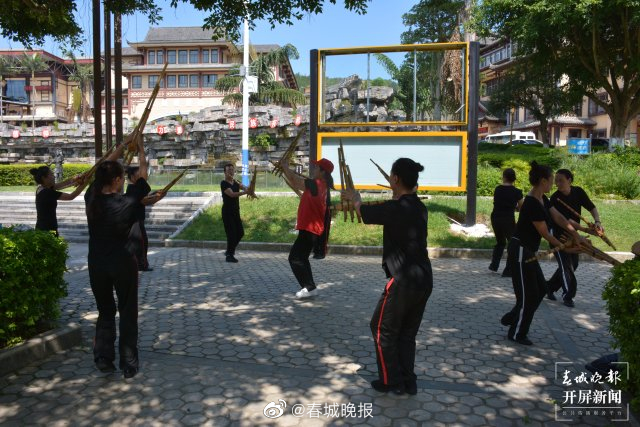 山水家园 甜蜜屏边丨志愿集市热起来 精准服务暖民心