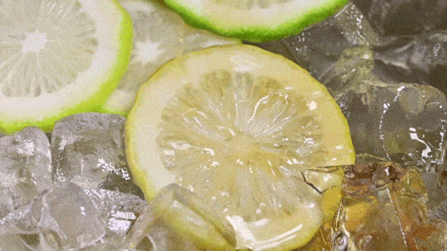 用柠檬泡水最好带皮