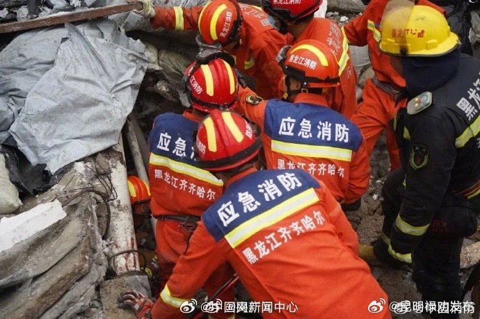体育馆墙体为网架结构顶棚为混凝土板