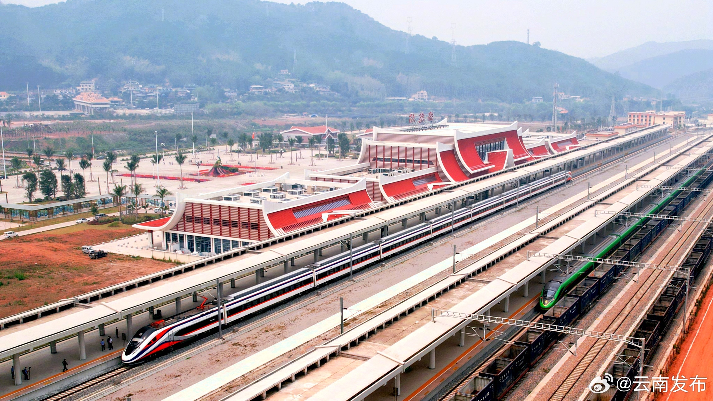 从昆明坐动车去万象只需9小时26分