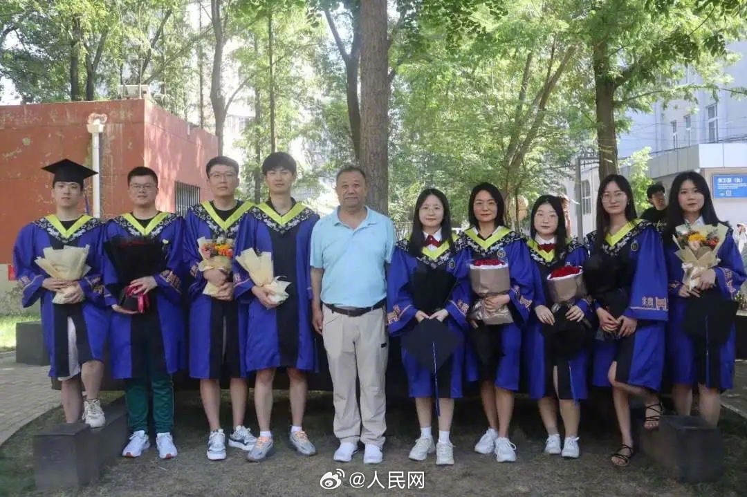 人民网