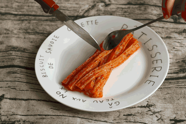 吃辣条一天超两根就算过量了