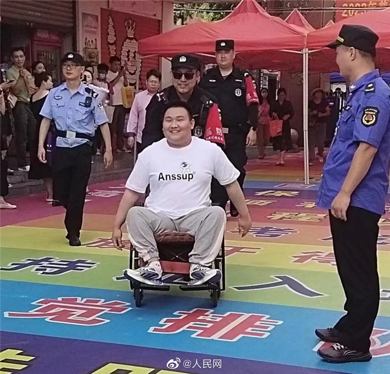 人民网