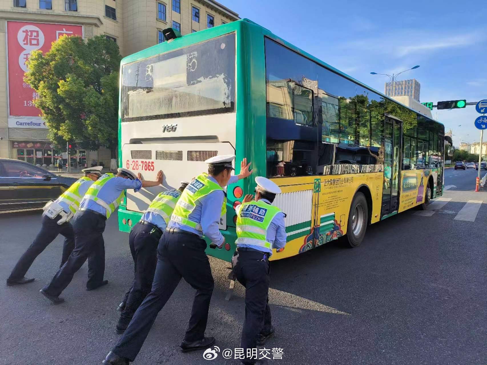 昆明交警