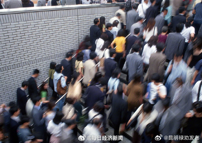 2023年国考过审人数达近260万人 