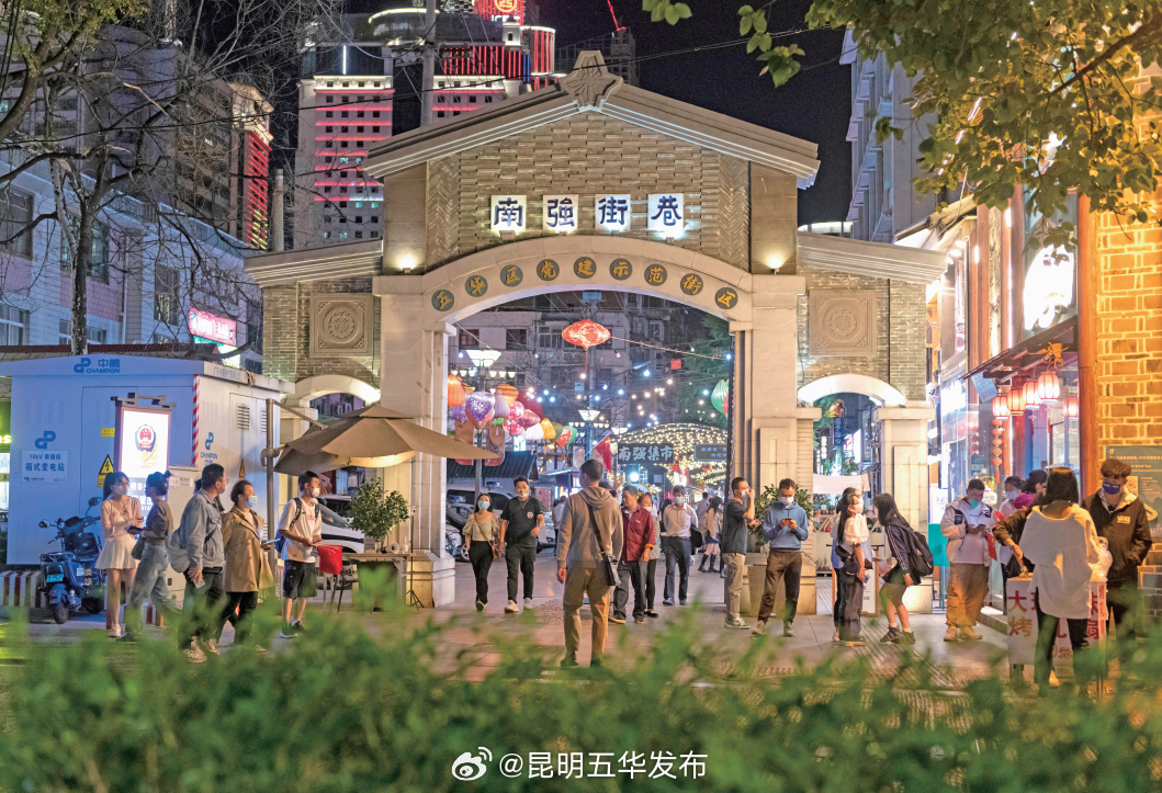 旅游热爆表 昆明大半小微商家计划营业至21点后