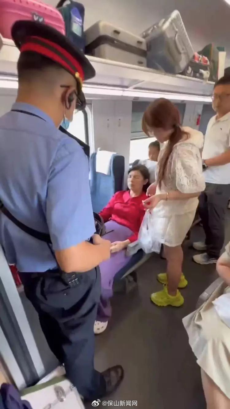 点赞！保山这名白衣天使列车上挺身救人