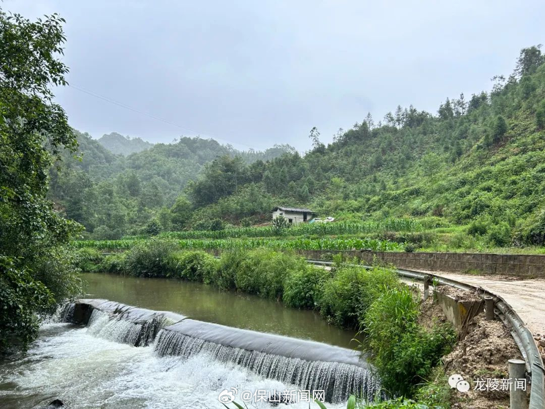 龙陵县又添一条绿美公路
