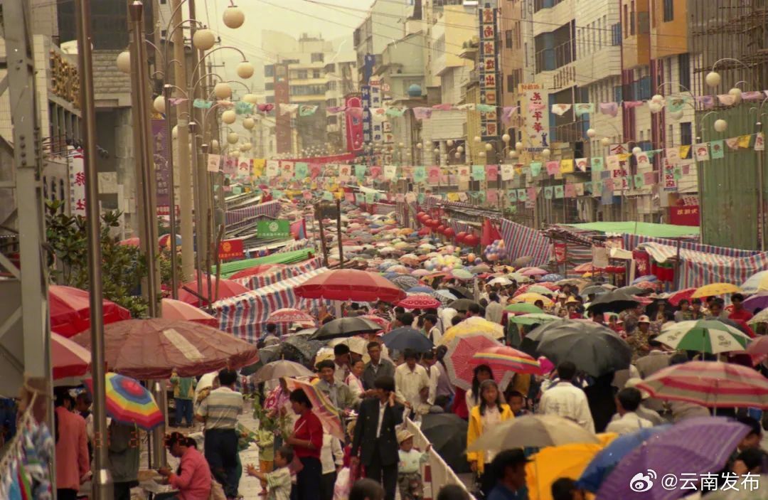 探寻浪漫的“花花世界”——保山端阳花市