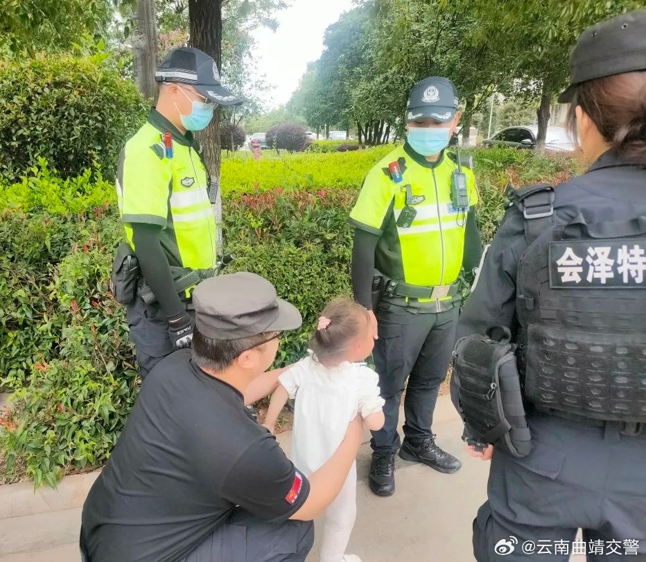 暖心事 会泽交警及时帮助走失儿童找到家人