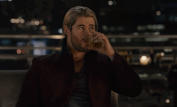 晚上喝酒增大患皮肤癌风险