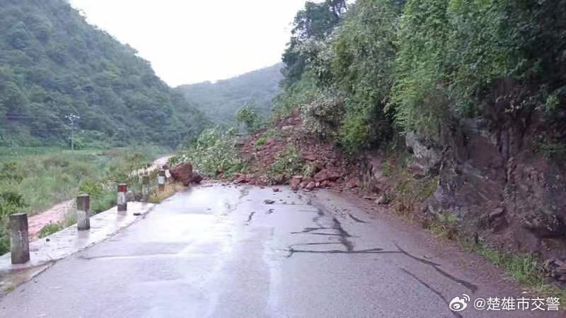 东大线K32公里塌方，道路中断！