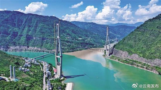 昭乐高速金沙江特大桥主塔封顶