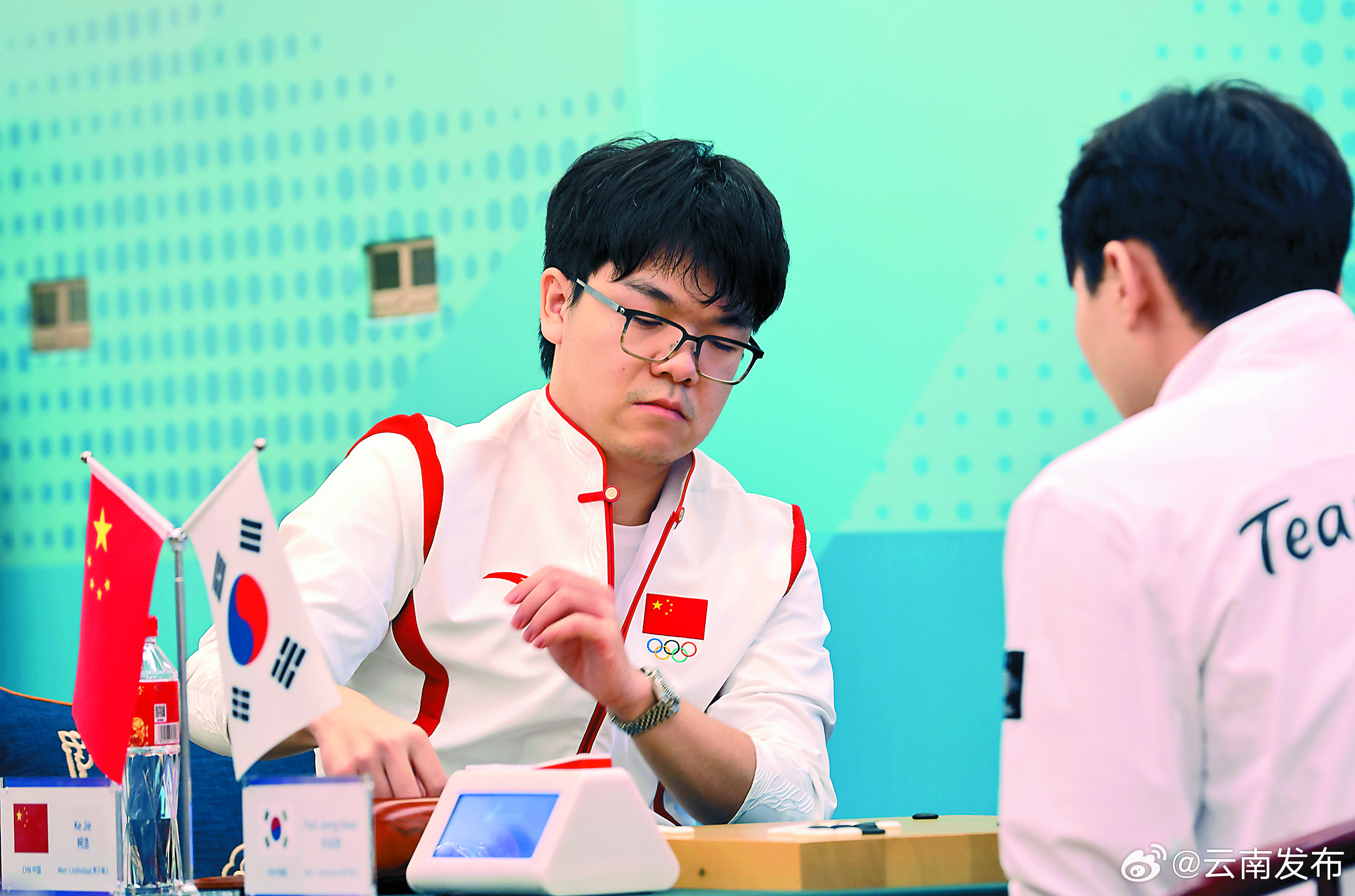 云南选手柯洁七连胜闯进围棋个人赛半决赛