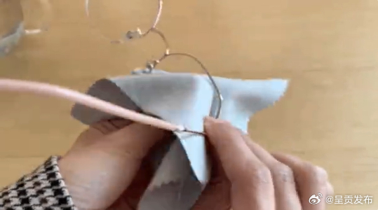 眼镜为什么越擦越脏