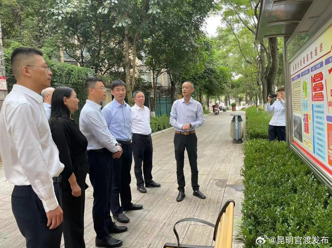 沪农商银行上海总行到季官社区调研农村基层金融帮扶工作