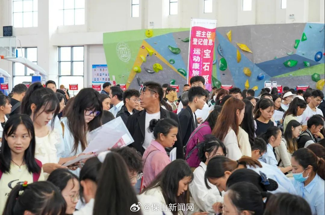 滇西应用技术大学珠宝学院1200余名新生陆续踏入校园