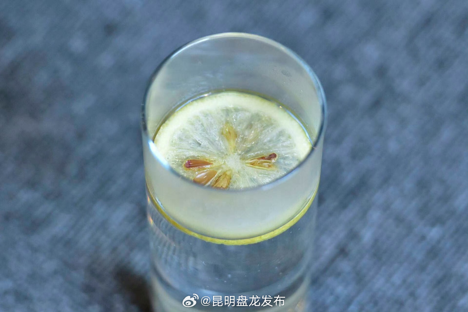 秋乏喝点薄荷柠檬茶