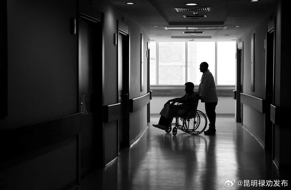 年轻的老人与年老的年轻人