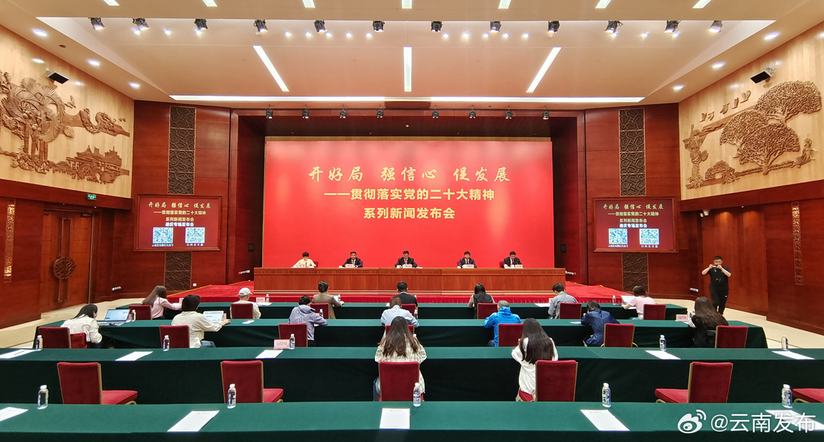 今年上半年，迪庆州完成旅游收入110.25亿元