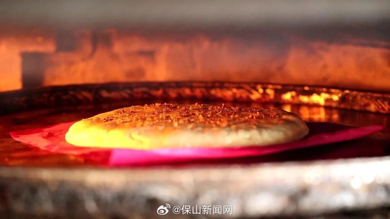 施甸：家乡人民做月饼 遥祝“天宫”桂海潮