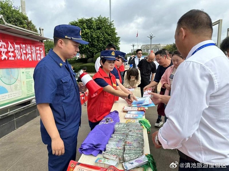 消防宣传进社区 筑牢安全防火线