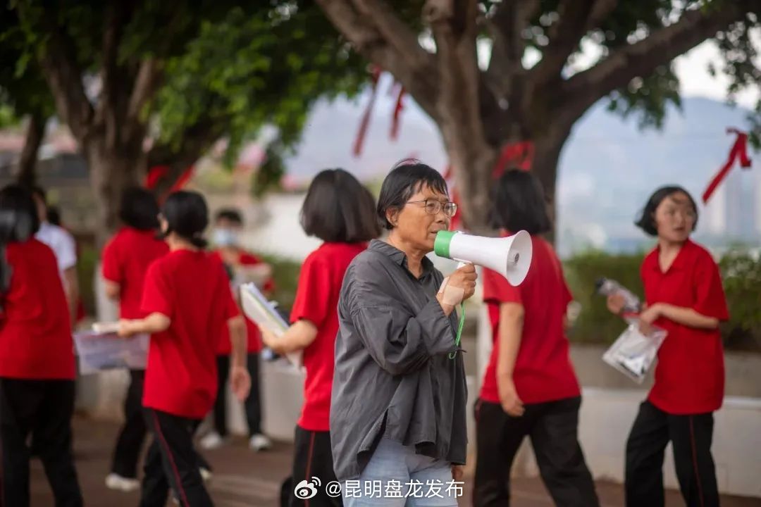 第一次采访，张桂梅就给记者“泼了盆冷水”