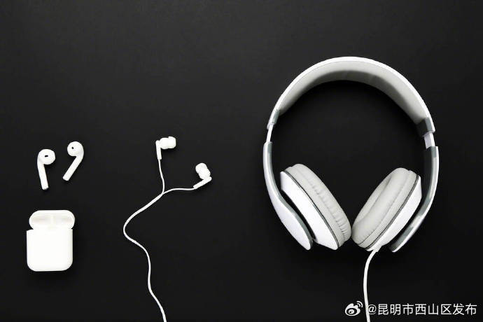 耳机至少一个月清洁一次