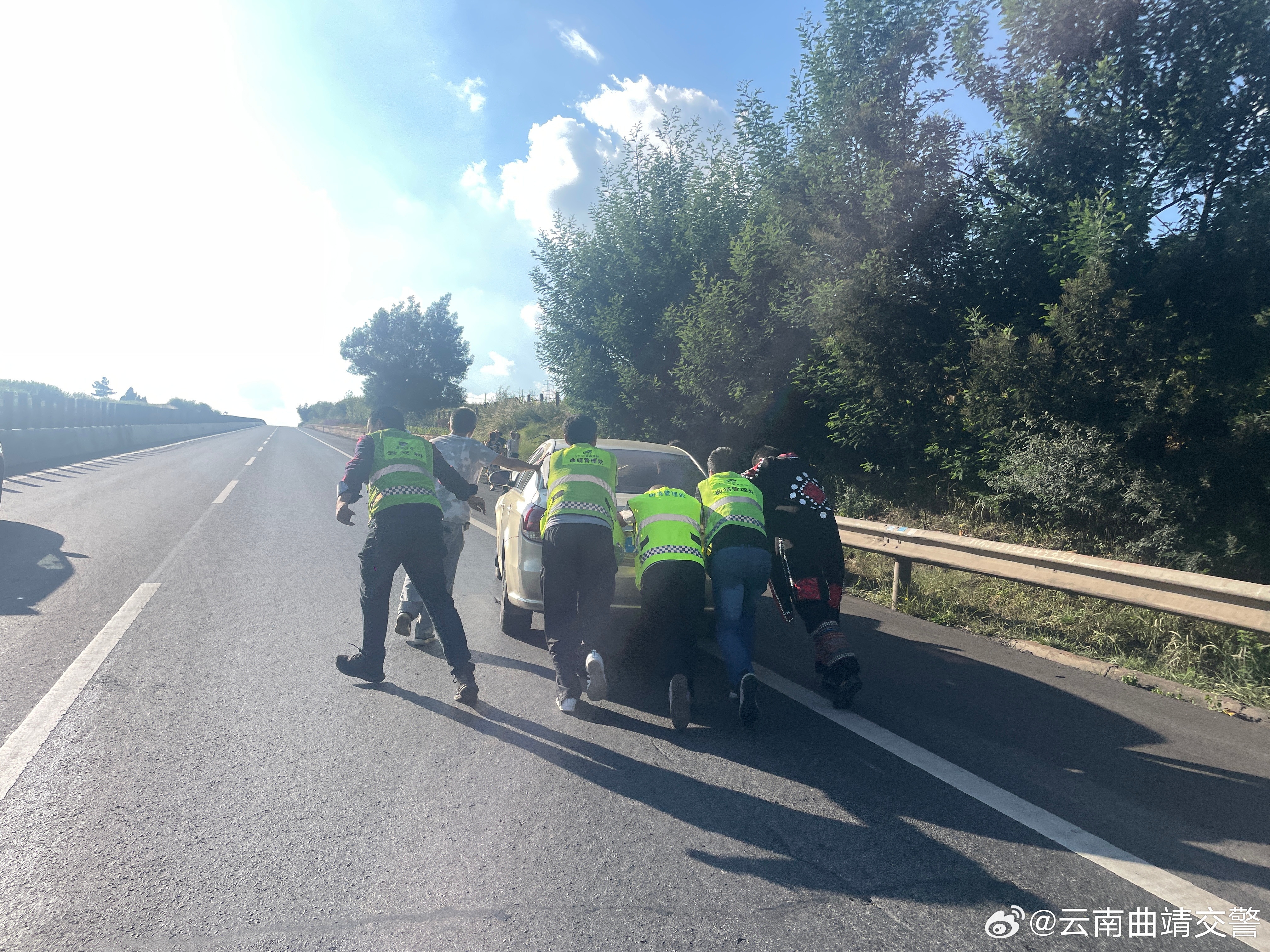 云南曲靖交警