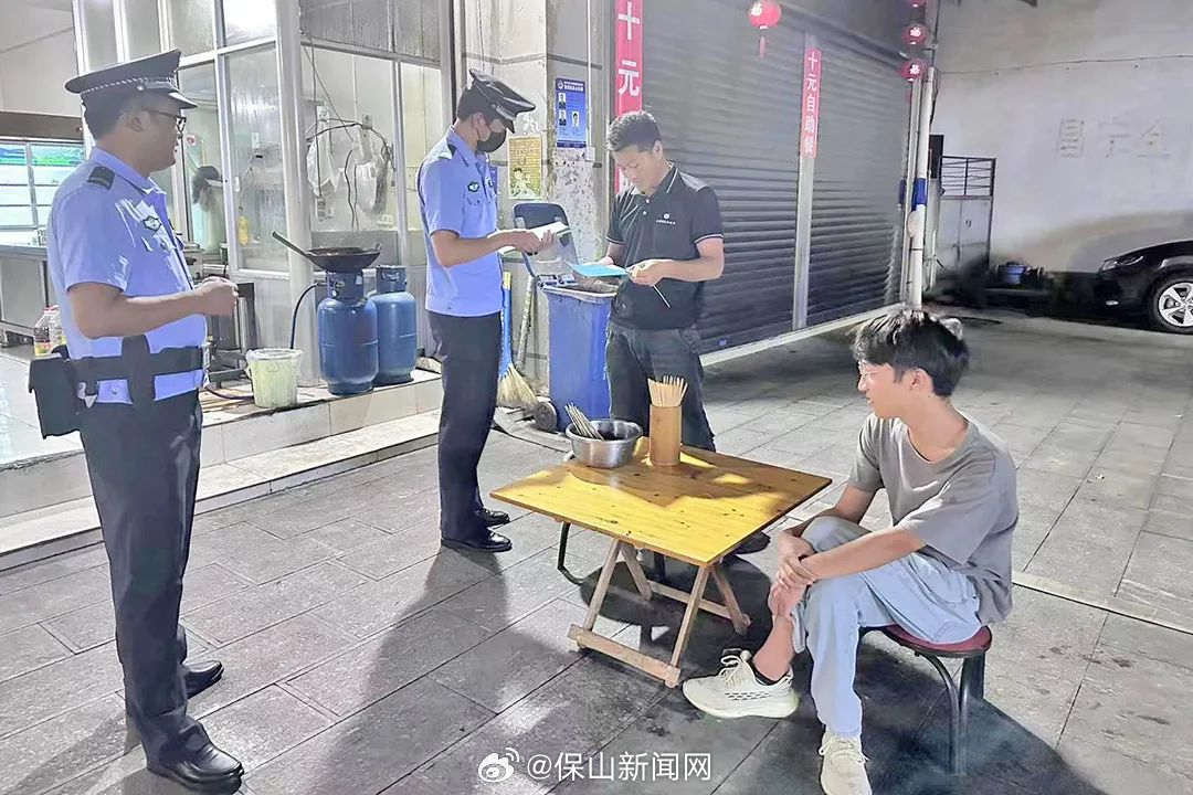 昌宁：反诈宣传进烧烤摊点