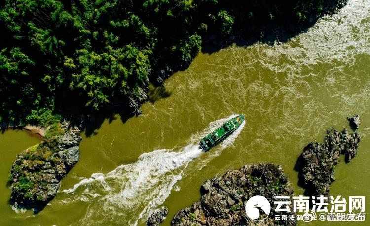 记者登艇随警巡航，独家记录中老缅泰湄公河联合巡逻执法行动执法队员的工作和生活——【澜湄情谊