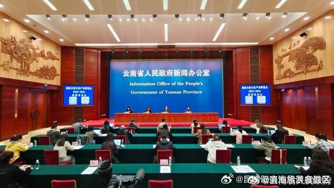 创意云南文化产业博览会设置展位300余个，来自省内外商家600余户，展出产品近50万件