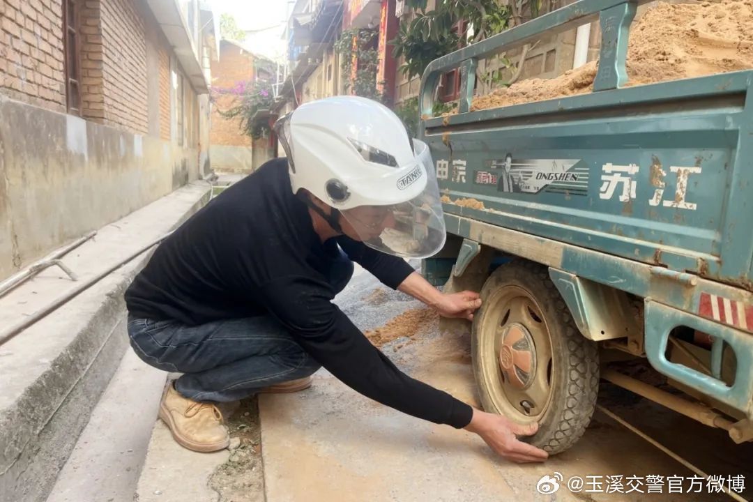 李伟：“站住，撞了人还想跑”_http://www.mainten.cn_cns_第1张